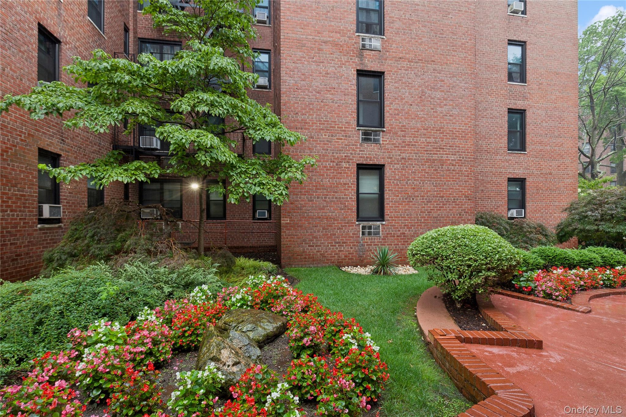 139-15 83 Avenue # 629, Briarwood, NY 11435