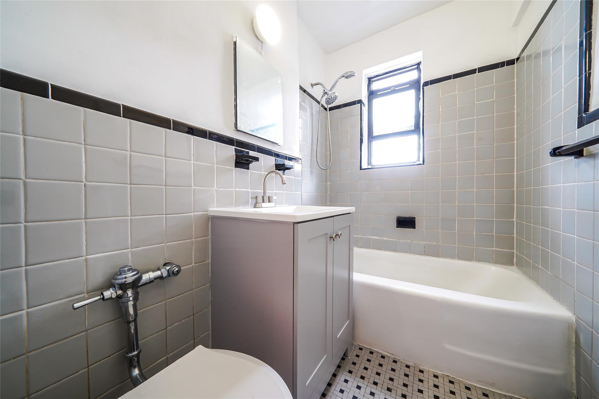 1 Fisher Drive # 207, Mount Vernon, NY 10552