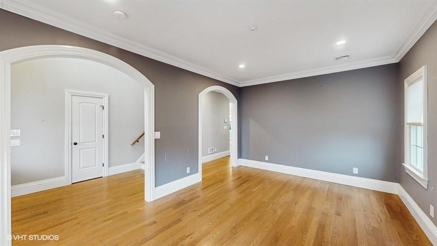 60 E Minerva Road, Lindenhurst, NY 11757