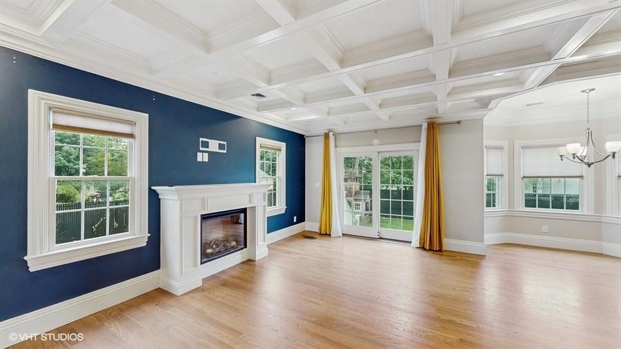 60 E Minerva Road, Lindenhurst, NY 11757