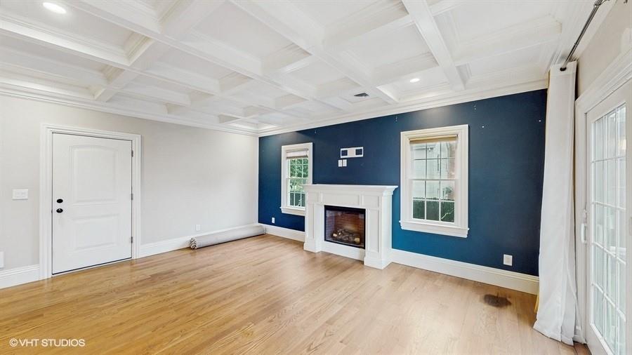 60 E Minerva Road, Lindenhurst, NY 11757