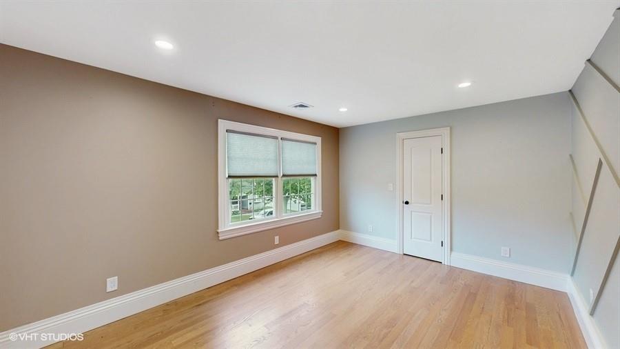 60 E Minerva Road, Lindenhurst, NY 11757