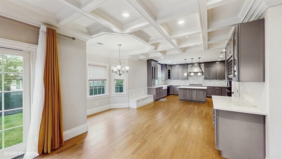 60 E Minerva Road, Lindenhurst, NY 11757