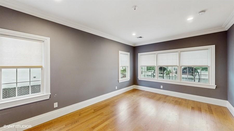 60 E Minerva Road, Lindenhurst, NY 11757