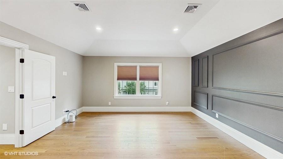 60 E Minerva Road, Lindenhurst, NY 11757