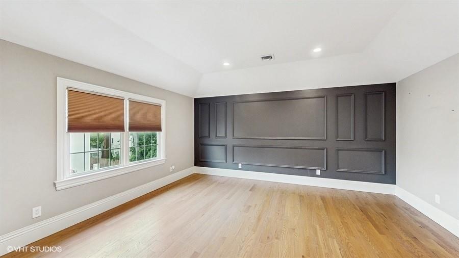 60 E Minerva Road, Lindenhurst, NY 11757