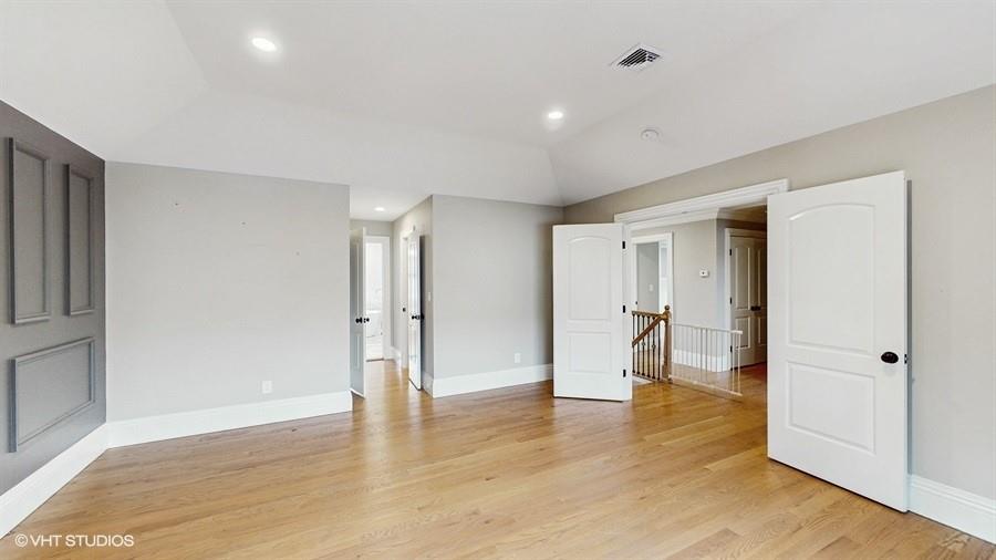 60 E Minerva Road, Lindenhurst, NY 11757