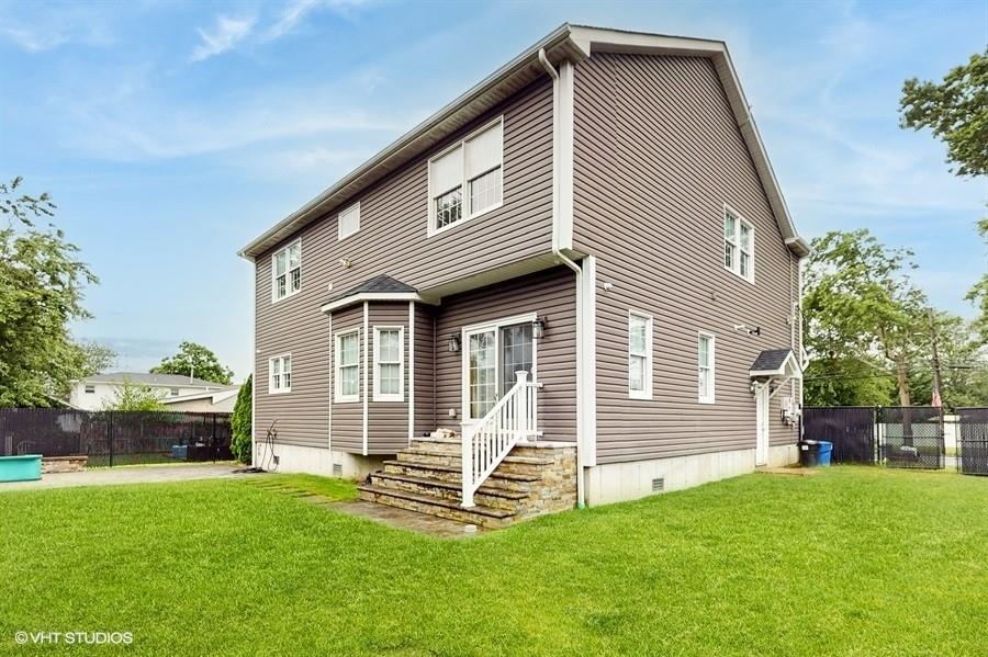 60 E Minerva Road, Lindenhurst, NY 11757