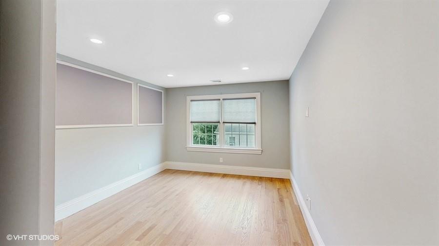 60 E Minerva Road, Lindenhurst, NY 11757