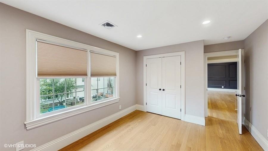 60 E Minerva Road, Lindenhurst, NY 11757