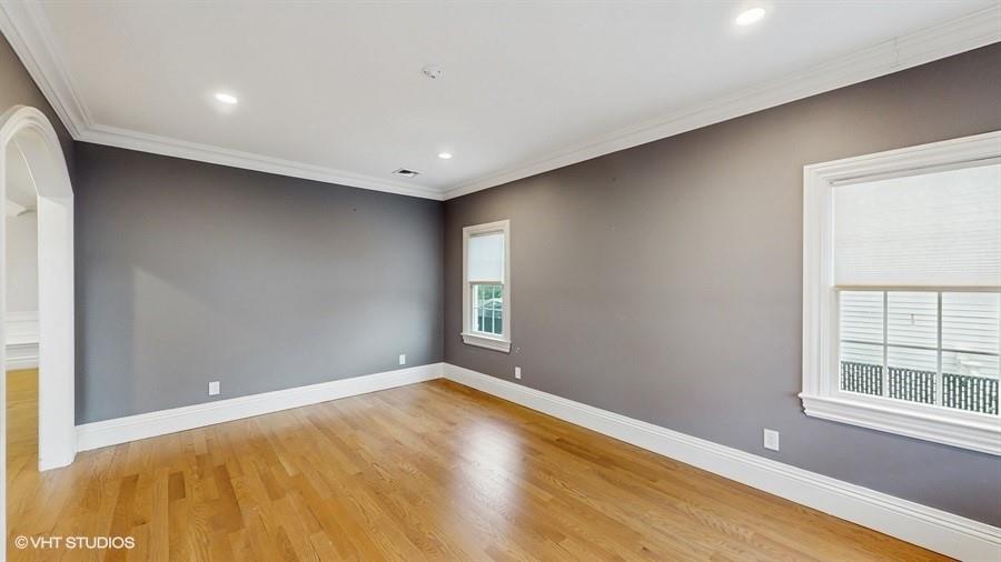 60 E Minerva Road, Lindenhurst, NY 11757