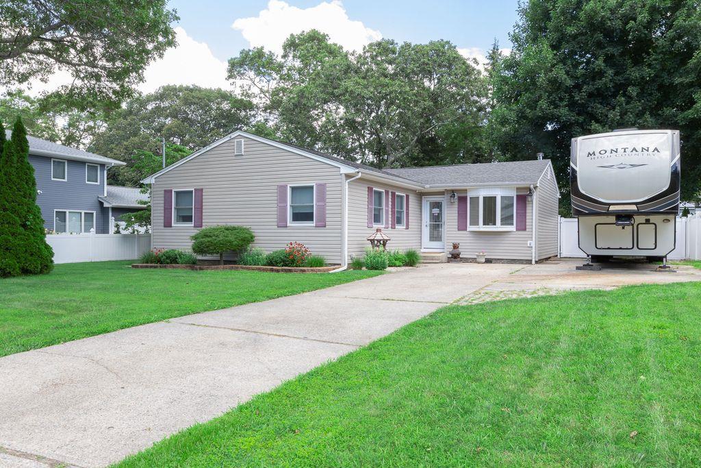 11 Applegate Drive, Mastic, NY 11950