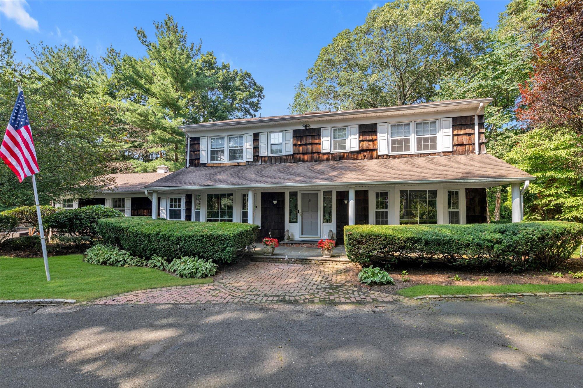 8 Rolling Drive, Brookville, NY 11545