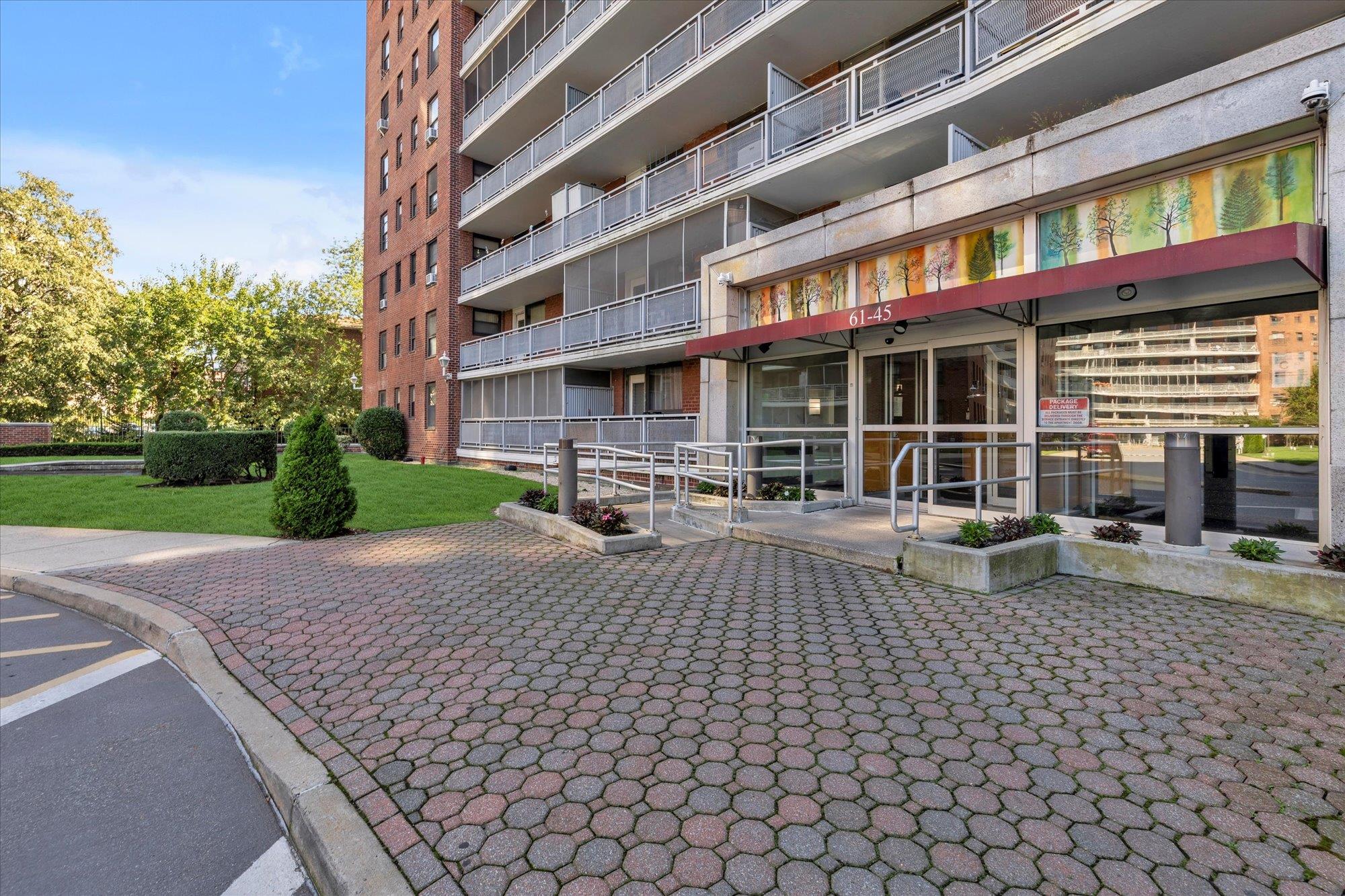61-45 98 Street # 11G, Rego Park, NY 11374