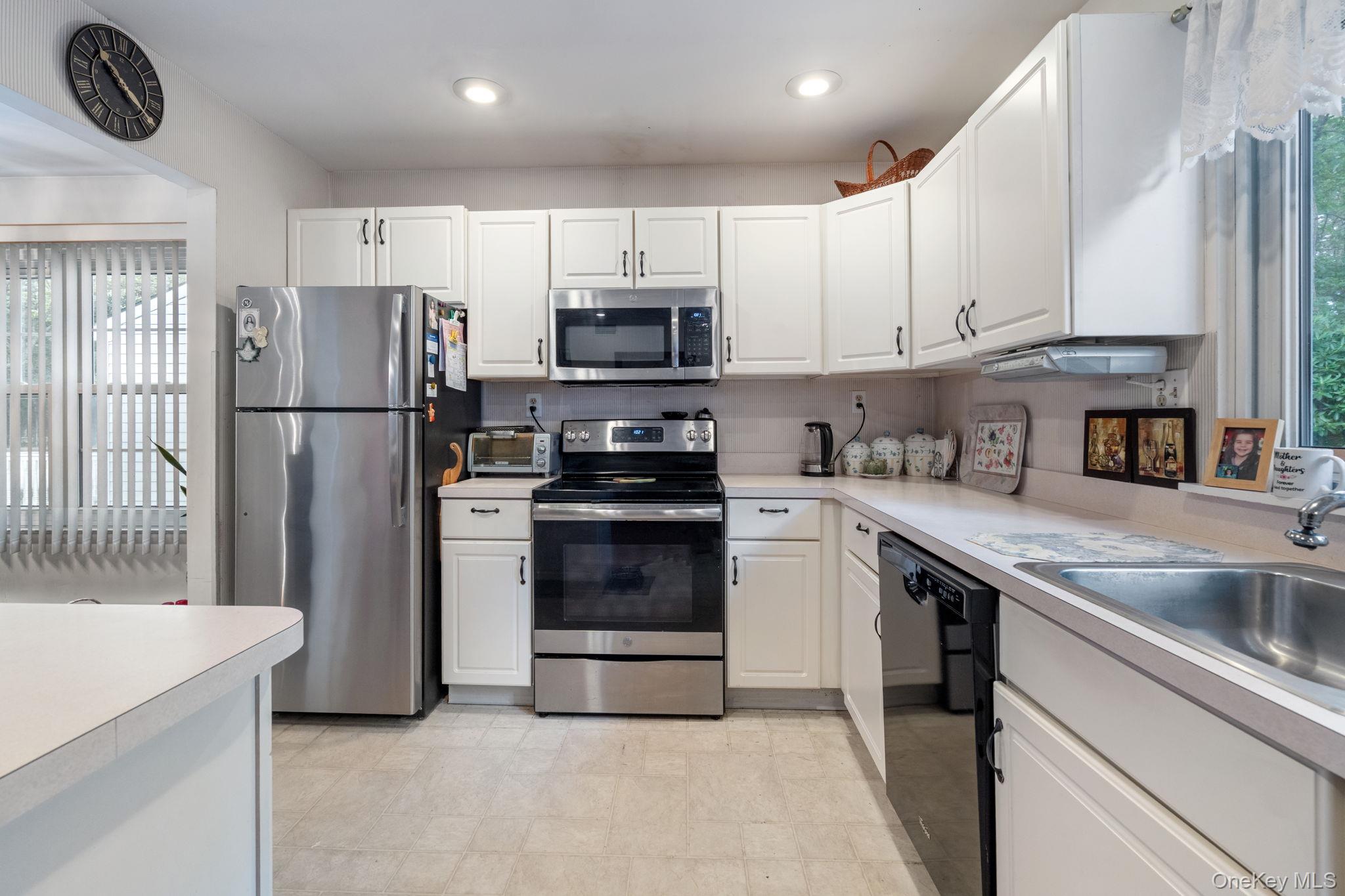 304 Kingston Court, Ridge, NY 11961