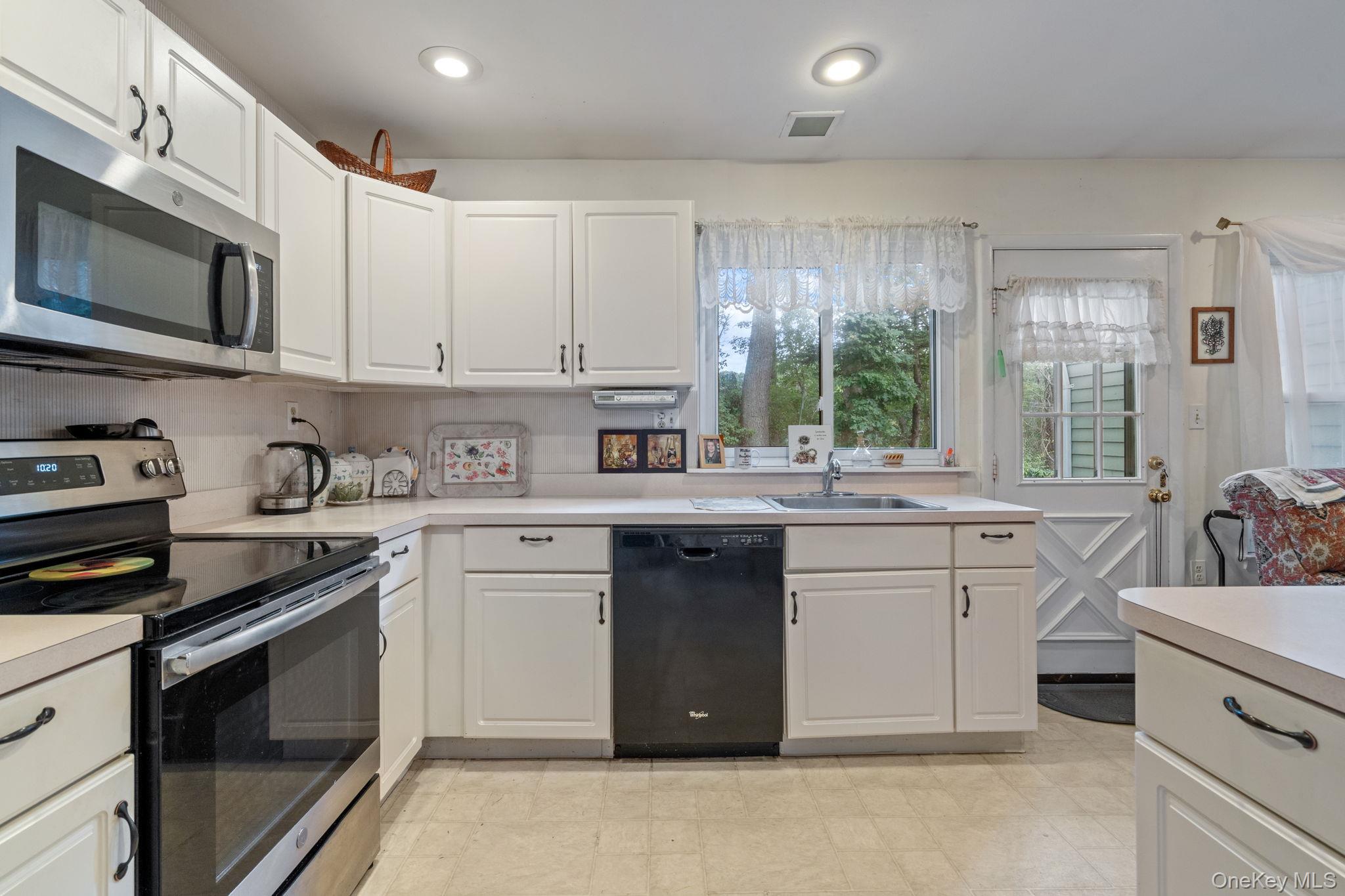 304 Kingston Court, Ridge, NY 11961