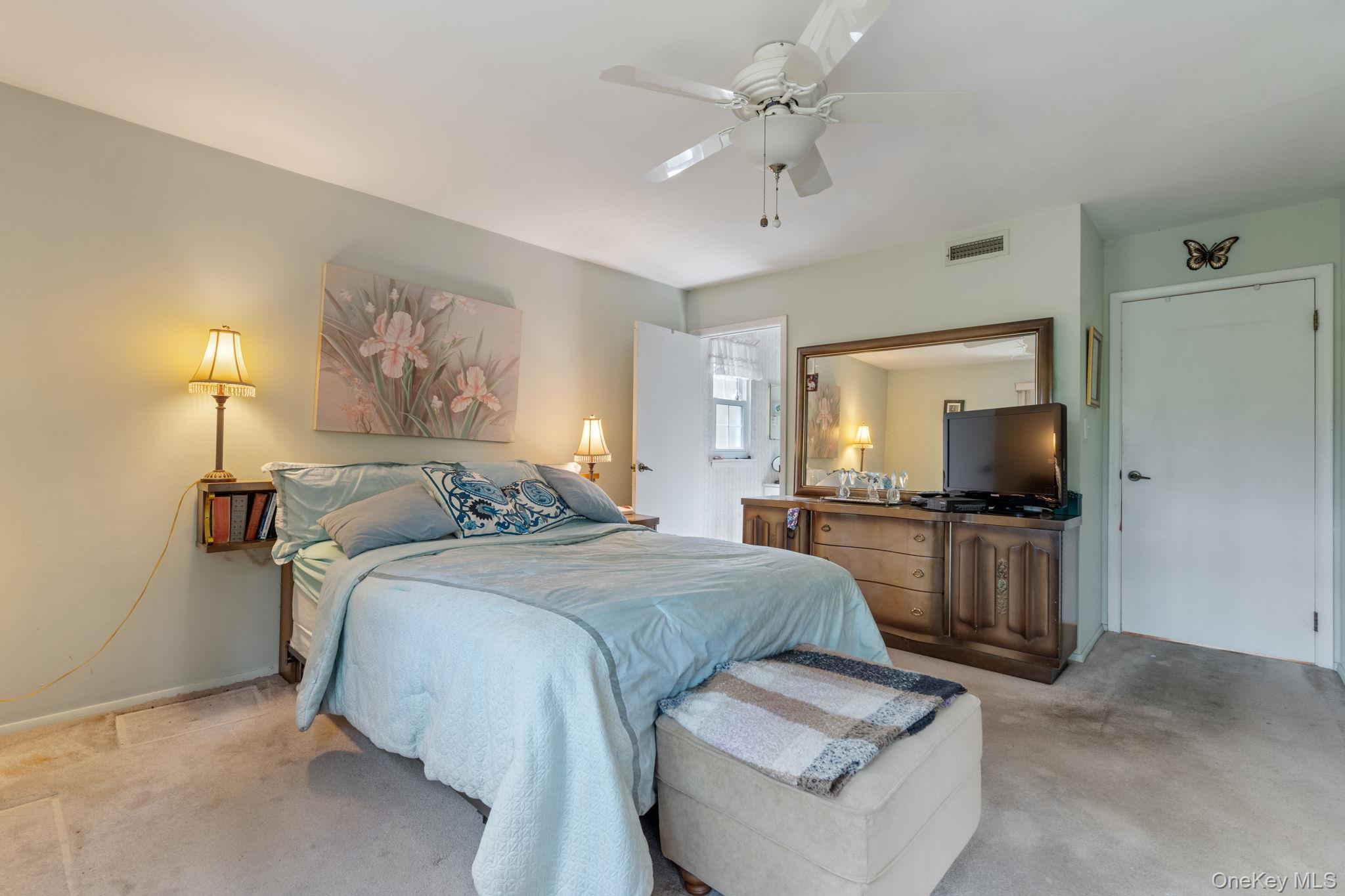 304 Kingston Court, Ridge, NY 11961