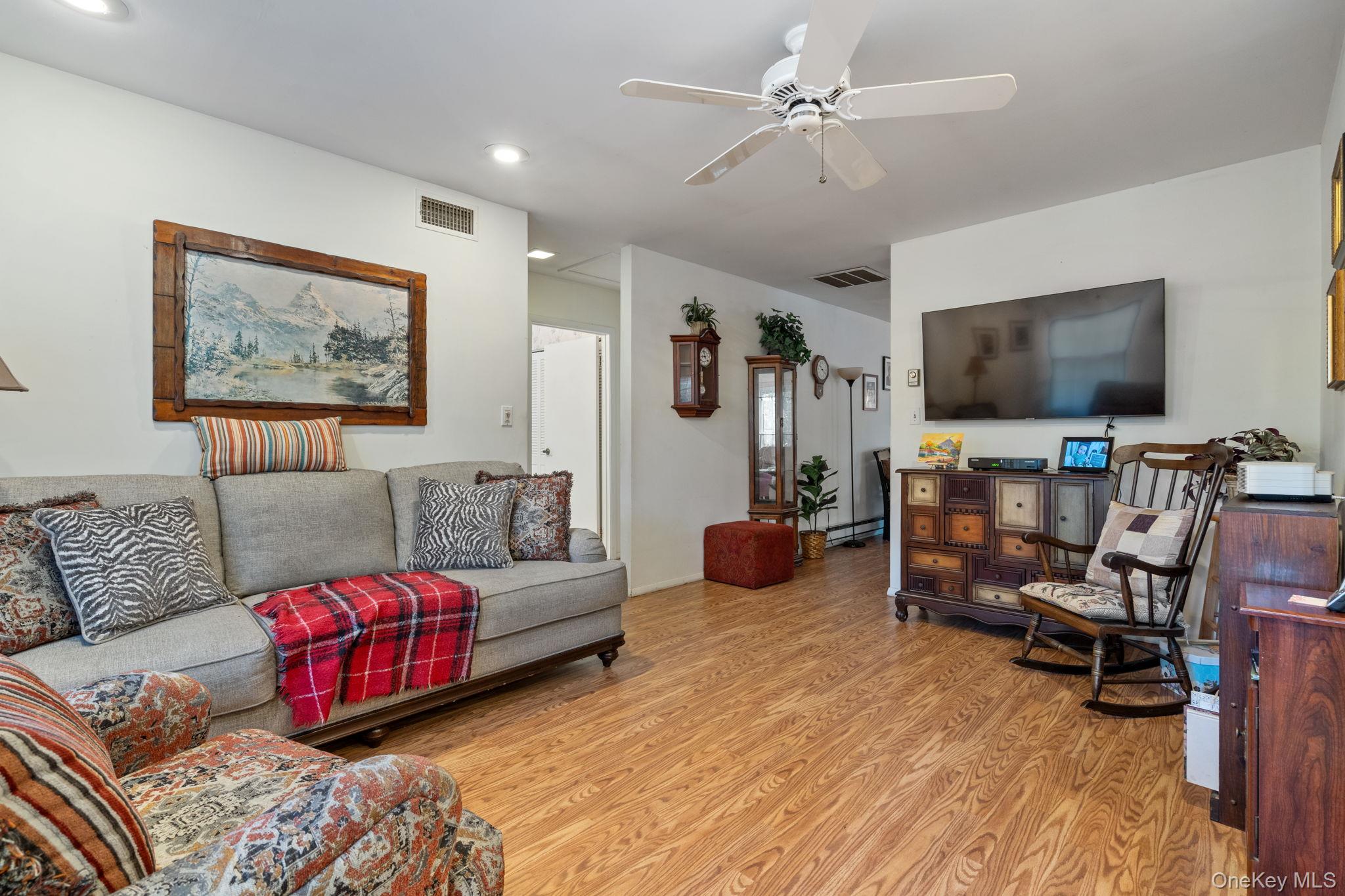 304 Kingston Court, Ridge, NY 11961