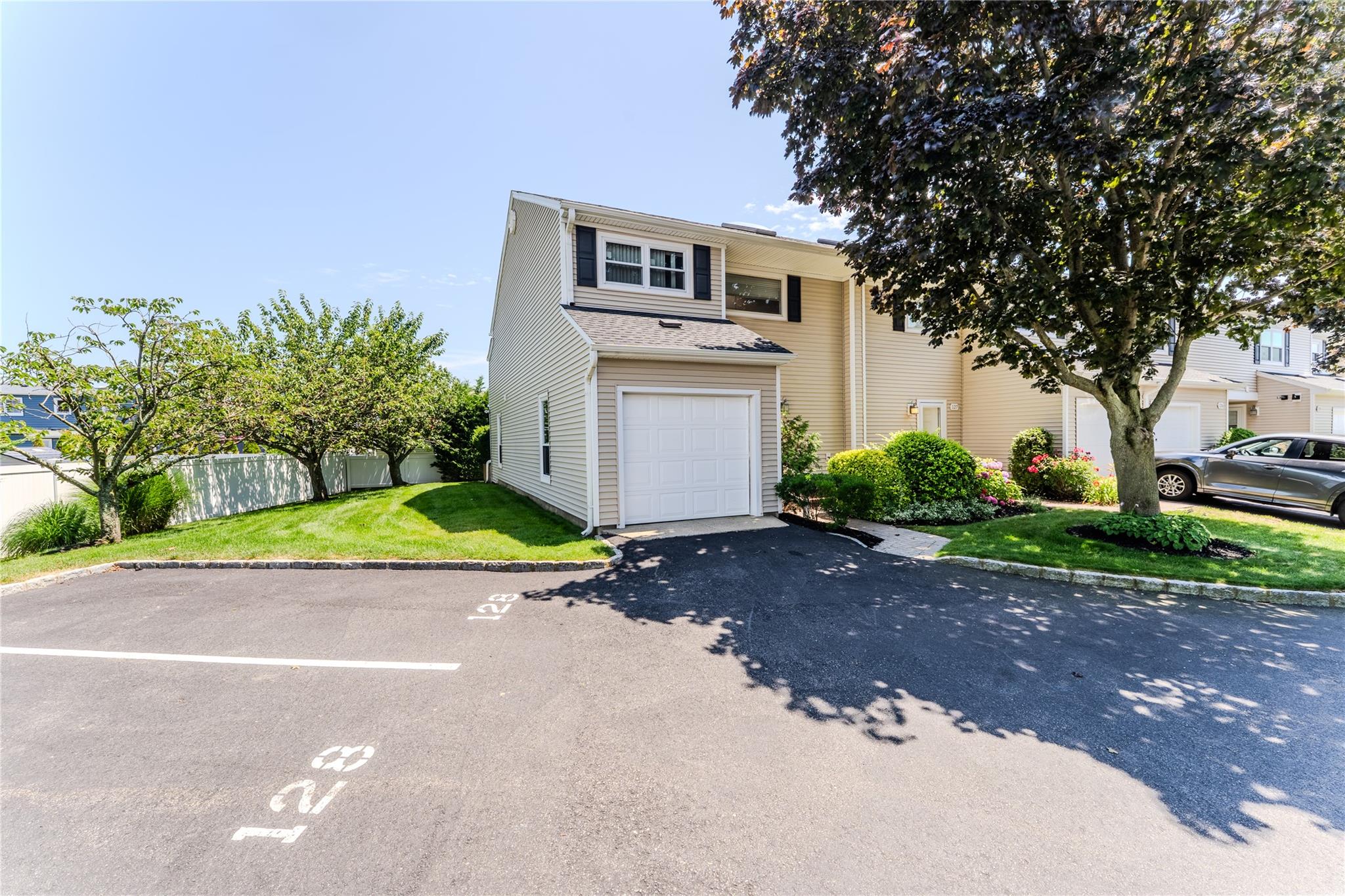 100 Baker Court # 128, Island Park, NY 11558