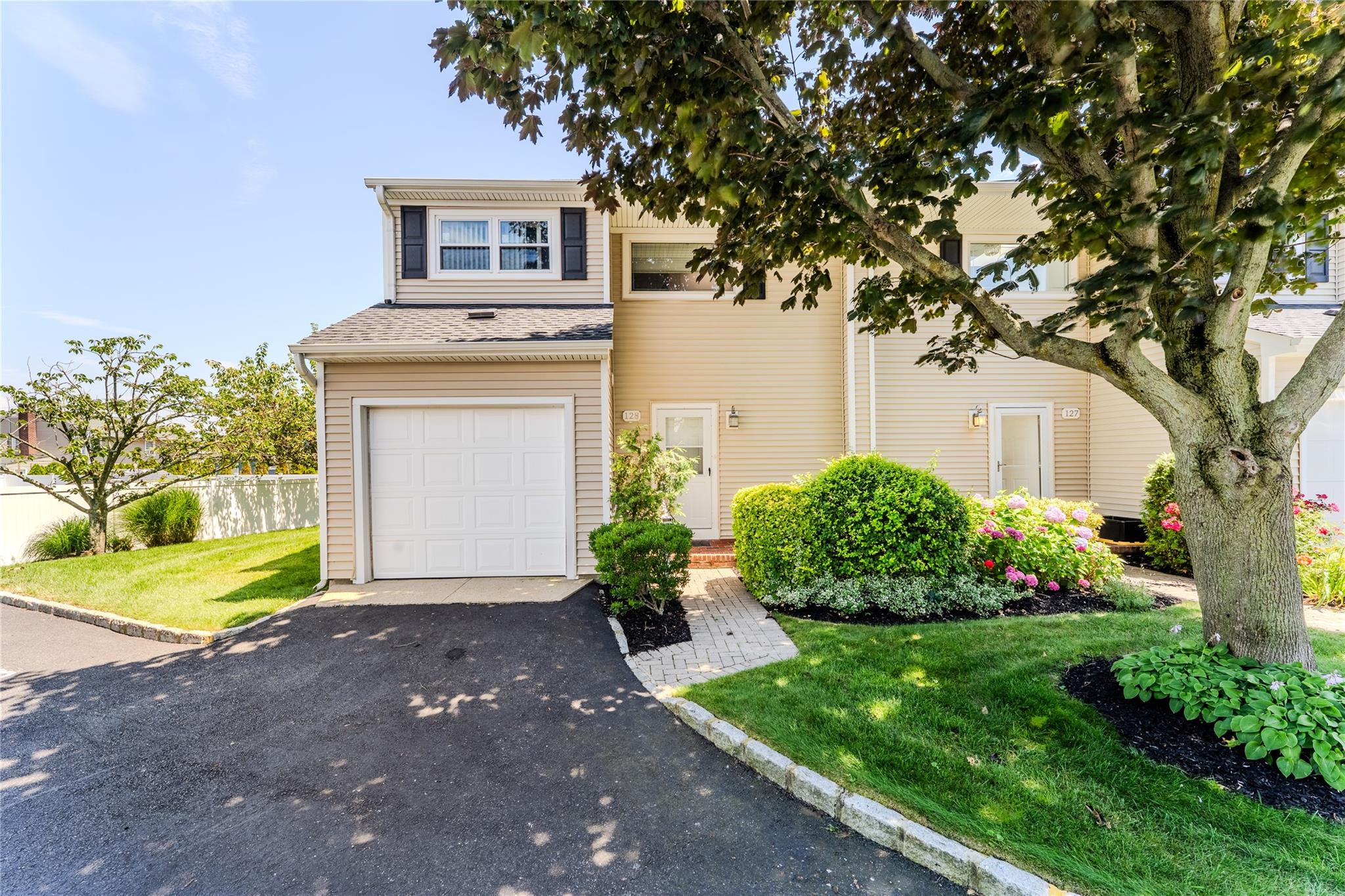 100 Baker Court # 128, Island Park, NY 11558