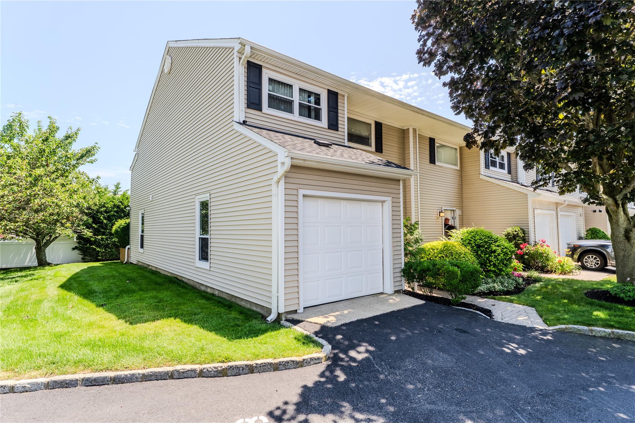 100 Baker Court # 128, Island Park, NY 11558