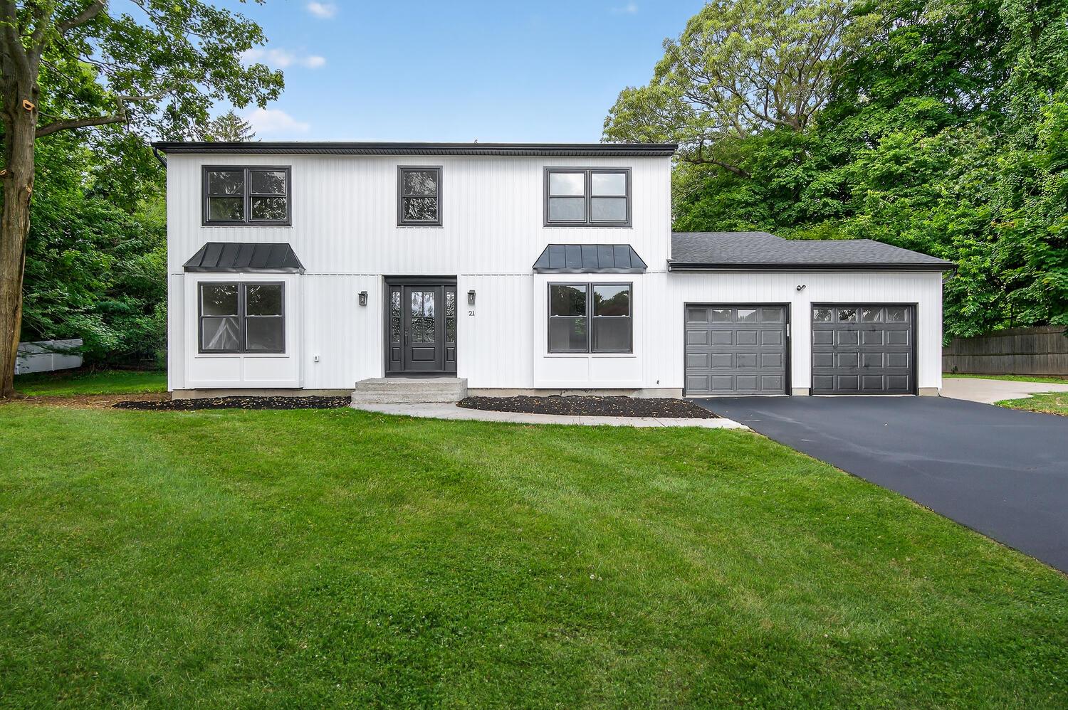 21 Kent Place, Smithtown, NY 11787