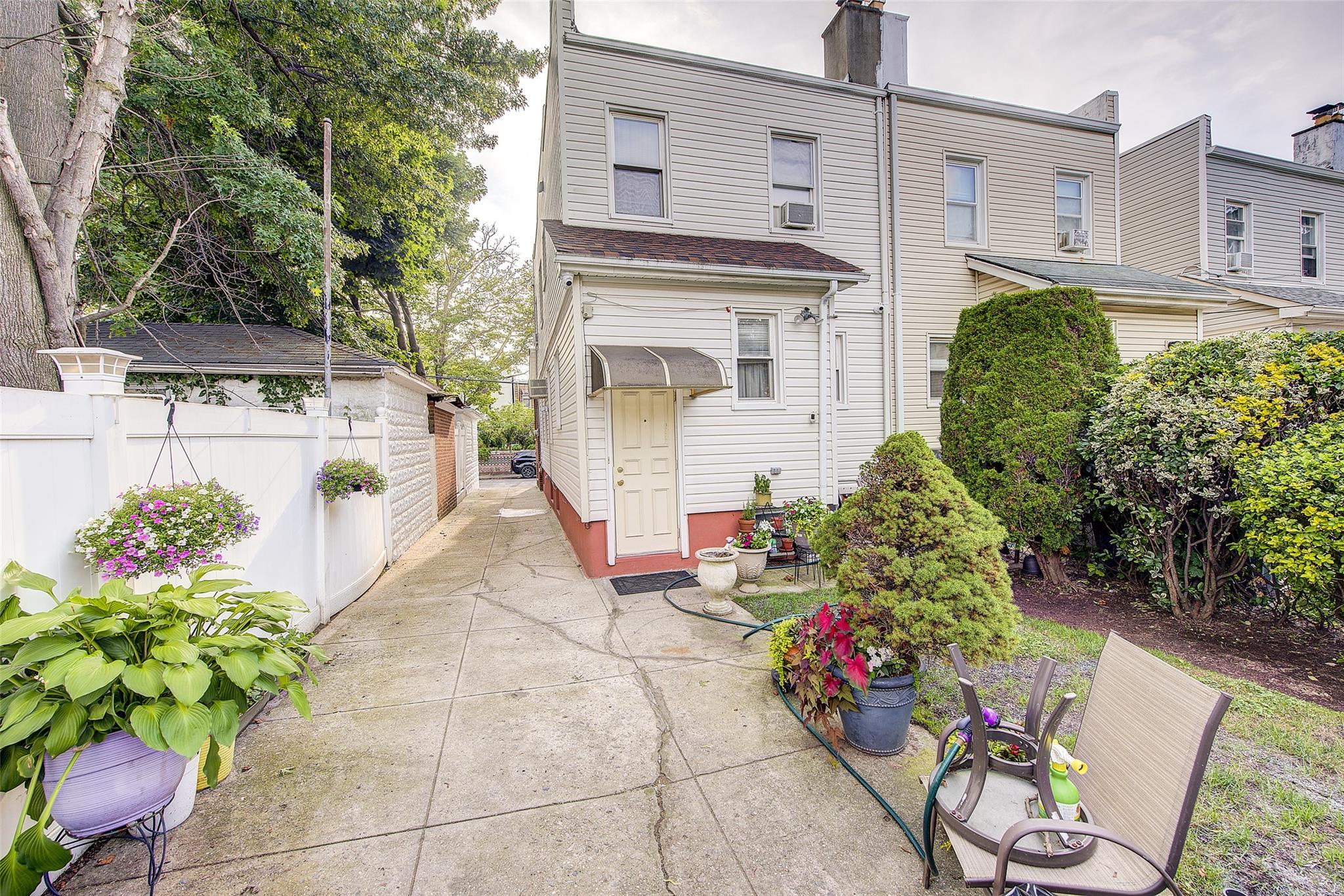 1607 E 43rd Street, Brooklyn, NY 11234