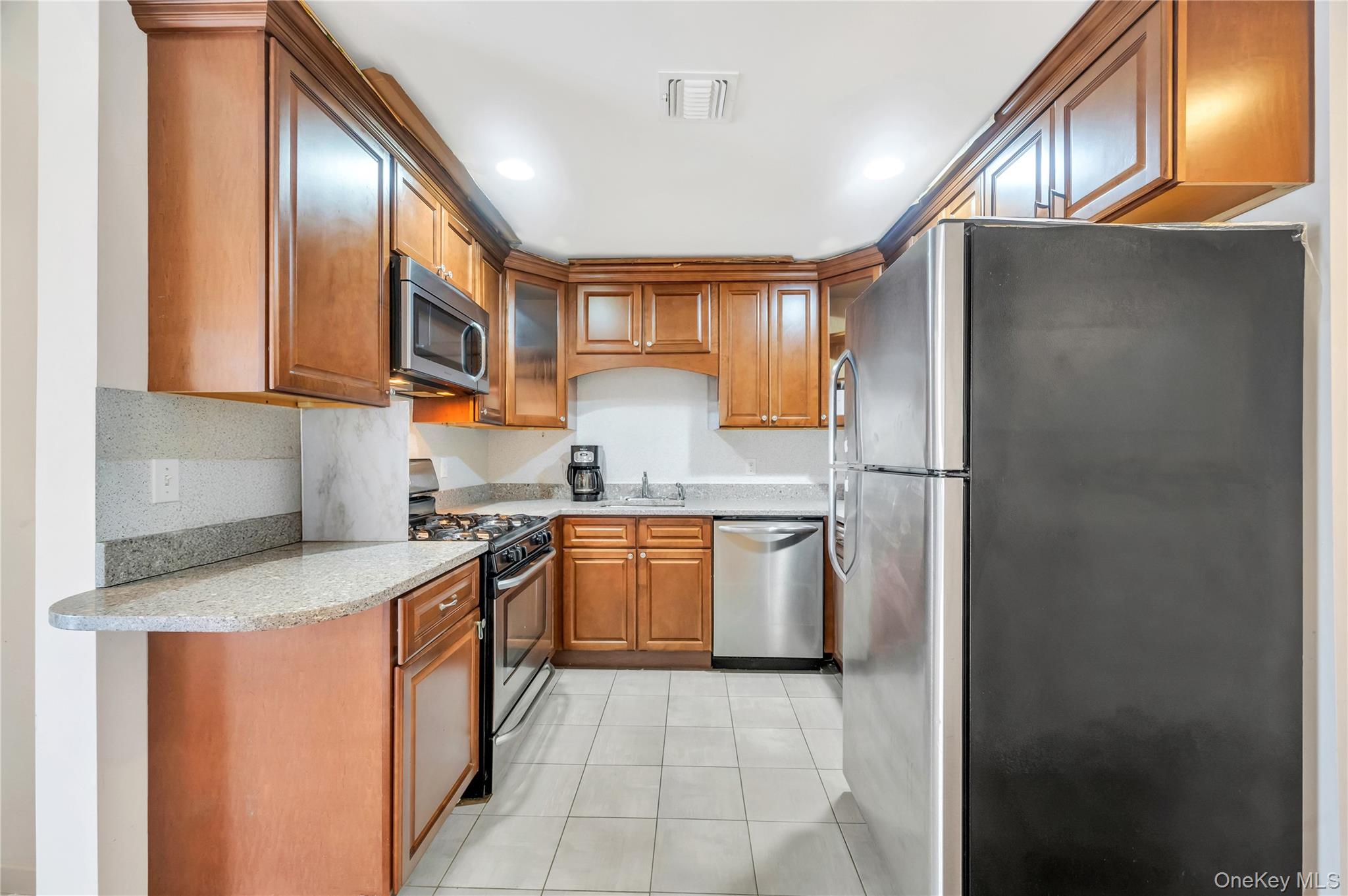 132 Weatherby Lane # 132, Central Islip, NY 11722