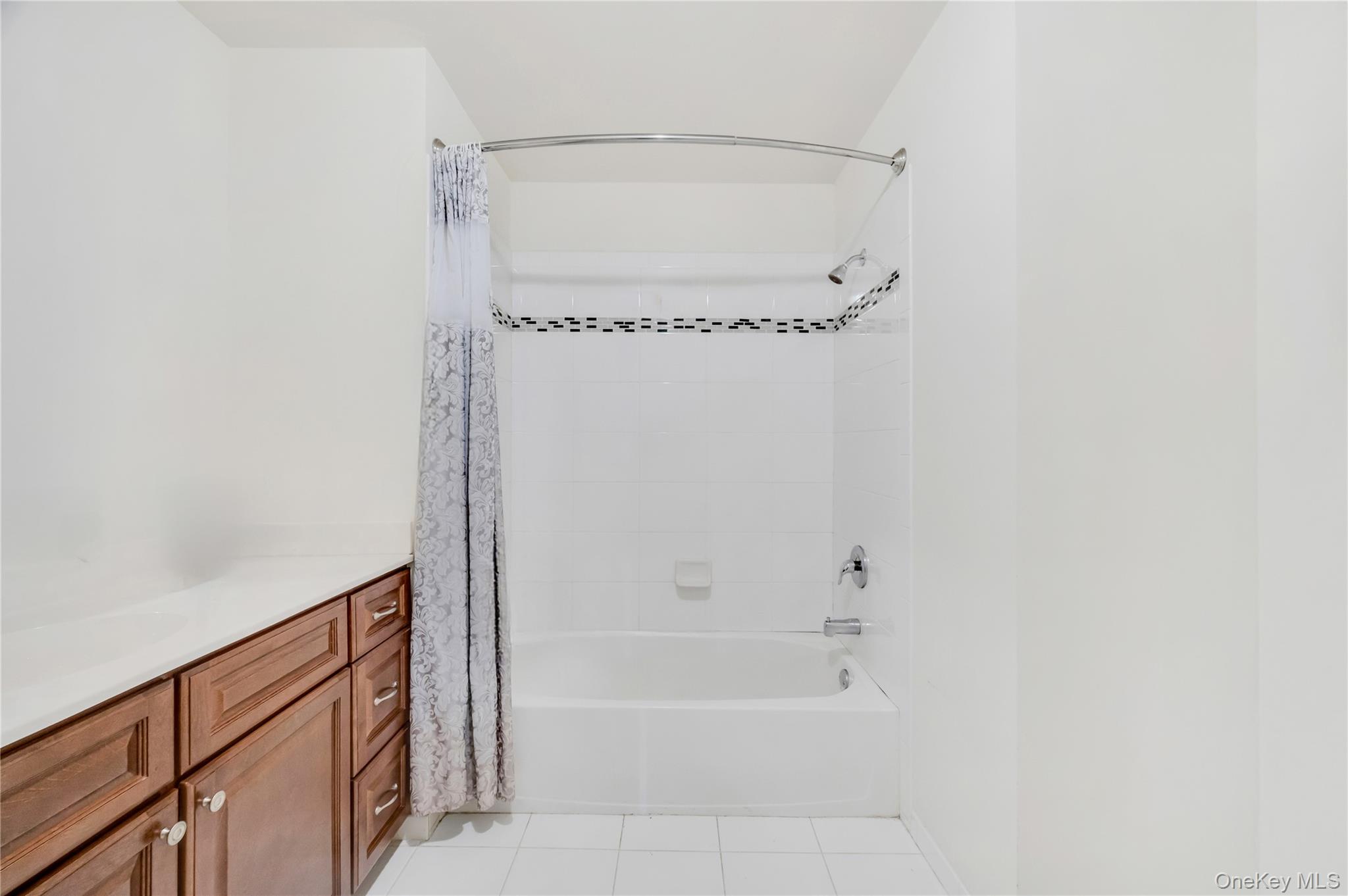 132 Weatherby Lane # 132, Central Islip, NY 11722