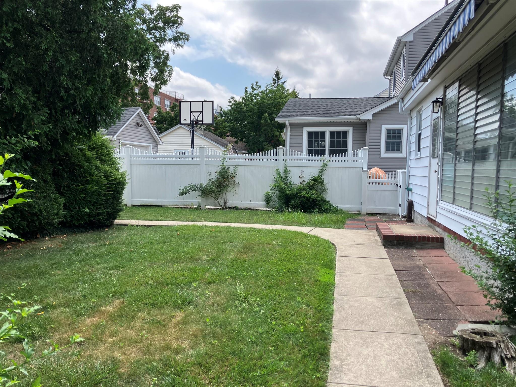 50 Fordham Street, Williston Park, NY 11596