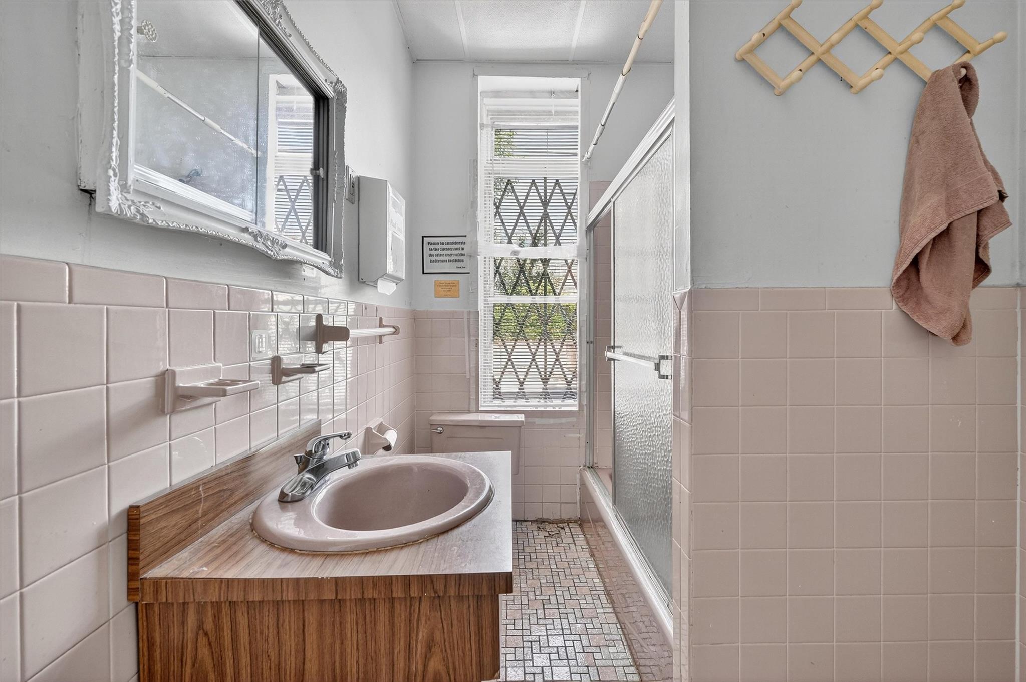 17 Palmetto Street, Brooklyn, NY 11221