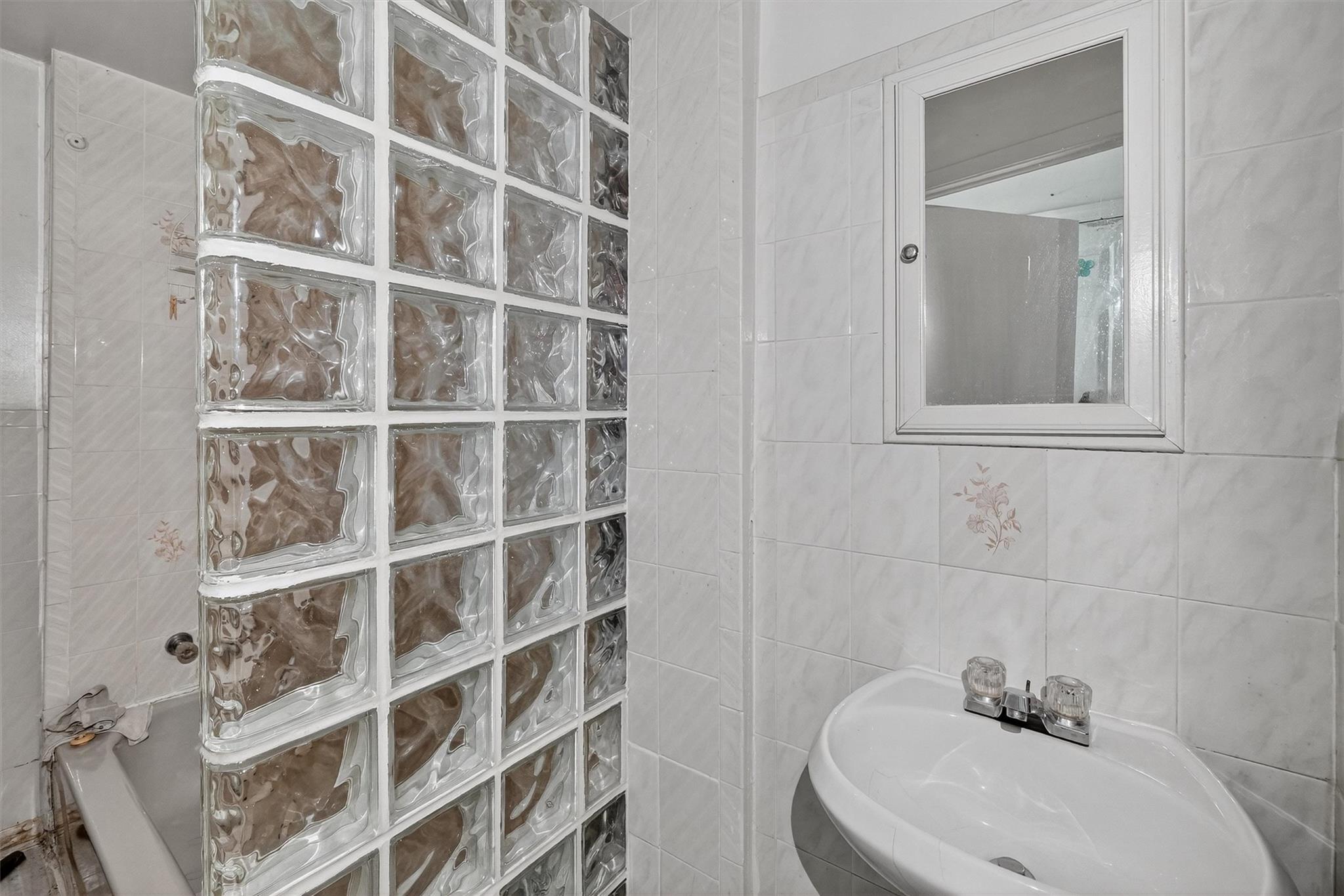 17 Palmetto Street, Brooklyn, NY 11221