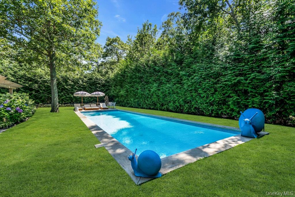 87 Washington Heights Avenue, Hampton Bays, NY 11946