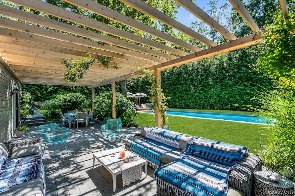 87 Washington Heights Avenue, Hampton Bays, NY 11946