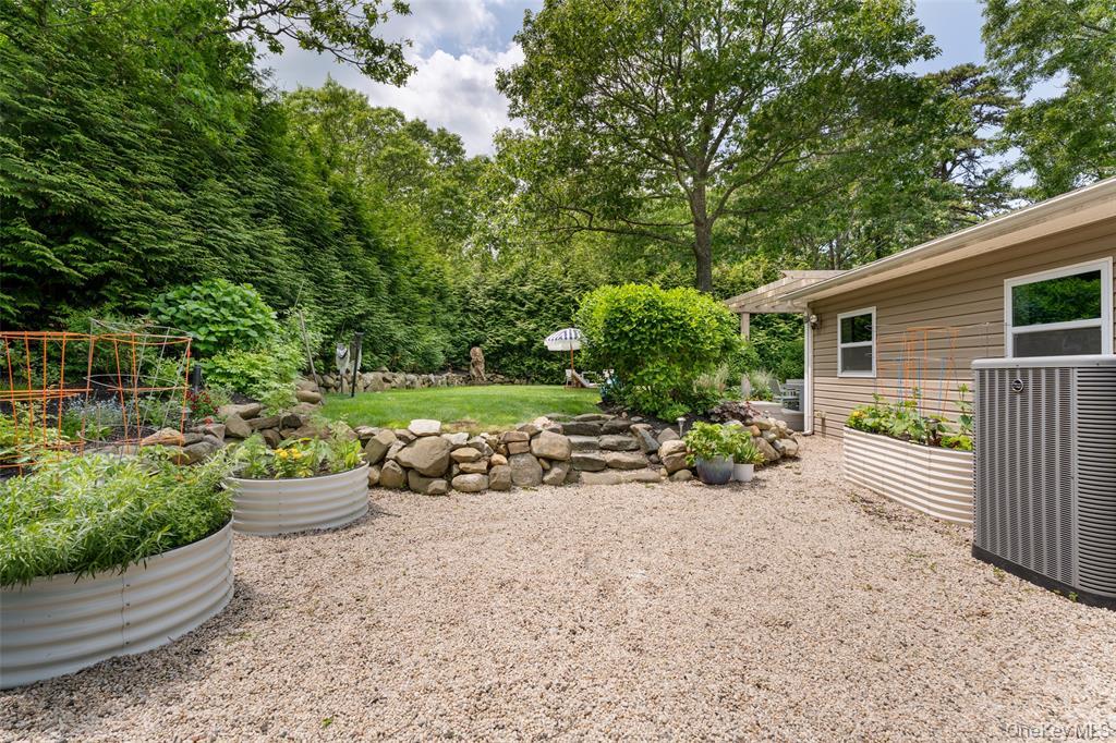 87 Washington Heights Avenue, Hampton Bays, NY 11946