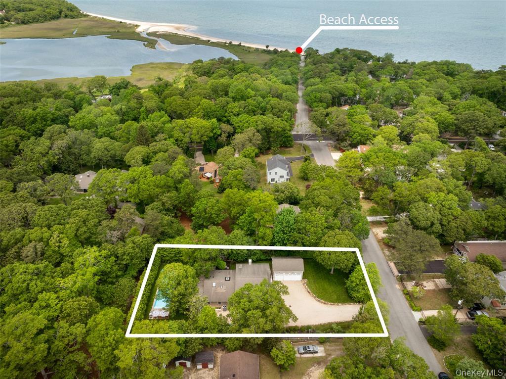 87 Washington Heights Avenue, Hampton Bays, NY 11946