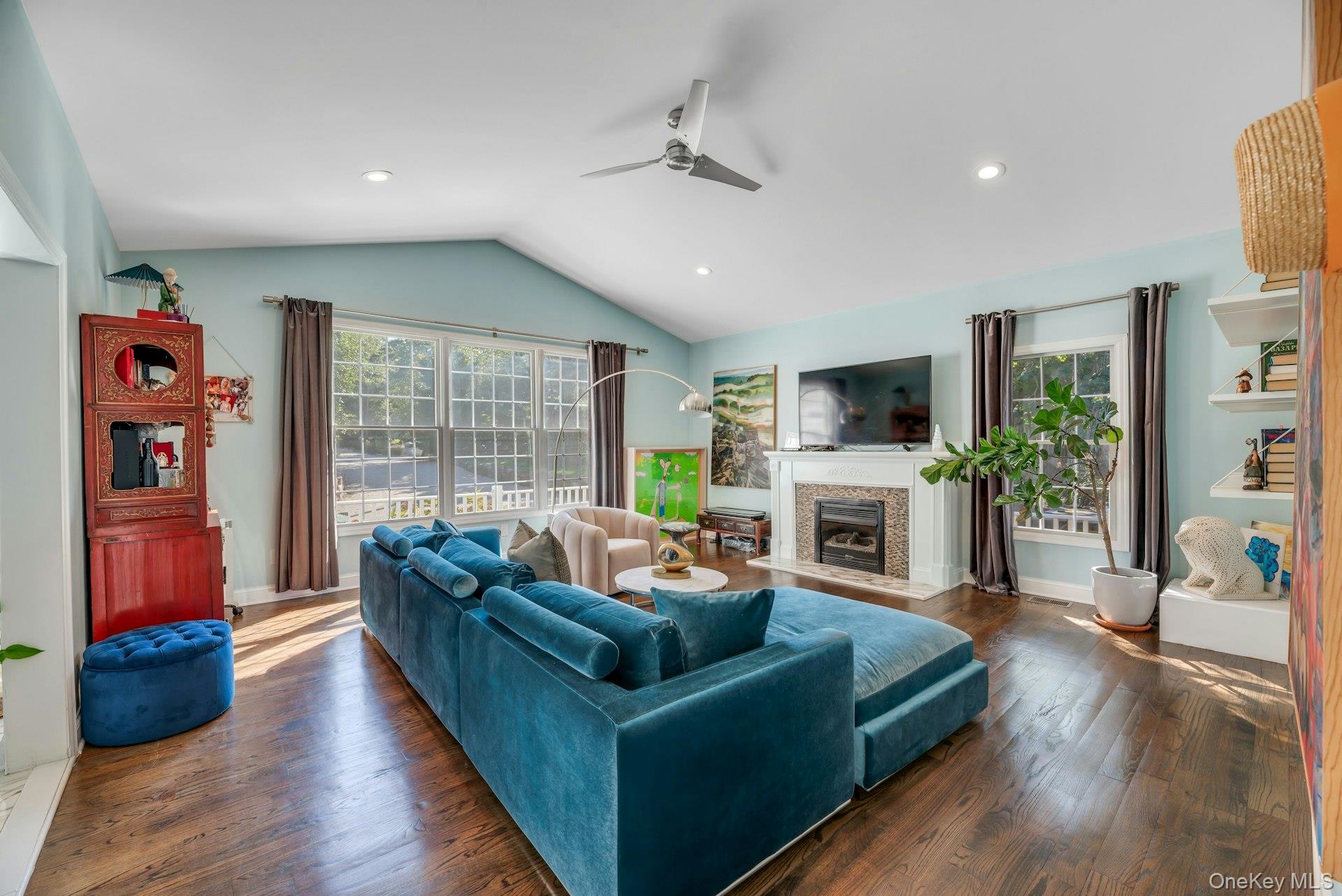 87 Washington Heights Avenue, Hampton Bays, NY 11946