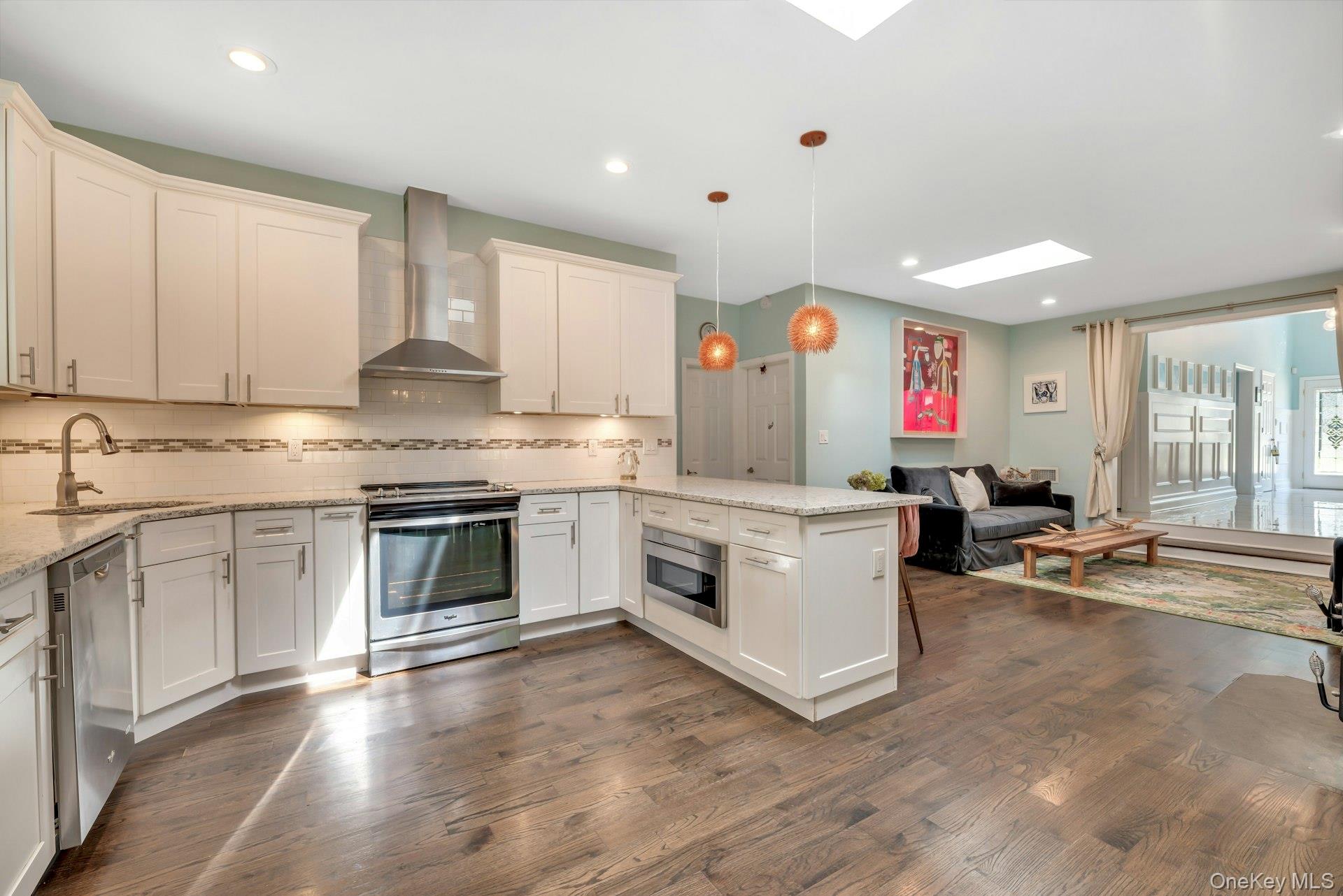 87 Washington Heights Avenue, Hampton Bays, NY 11946