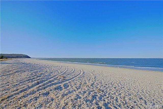 87 Washington Heights Avenue, Hampton Bays, NY 11946