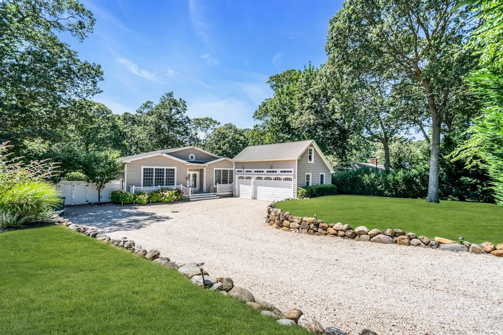 87 Washington Heights Avenue, Hampton Bays, NY 11946