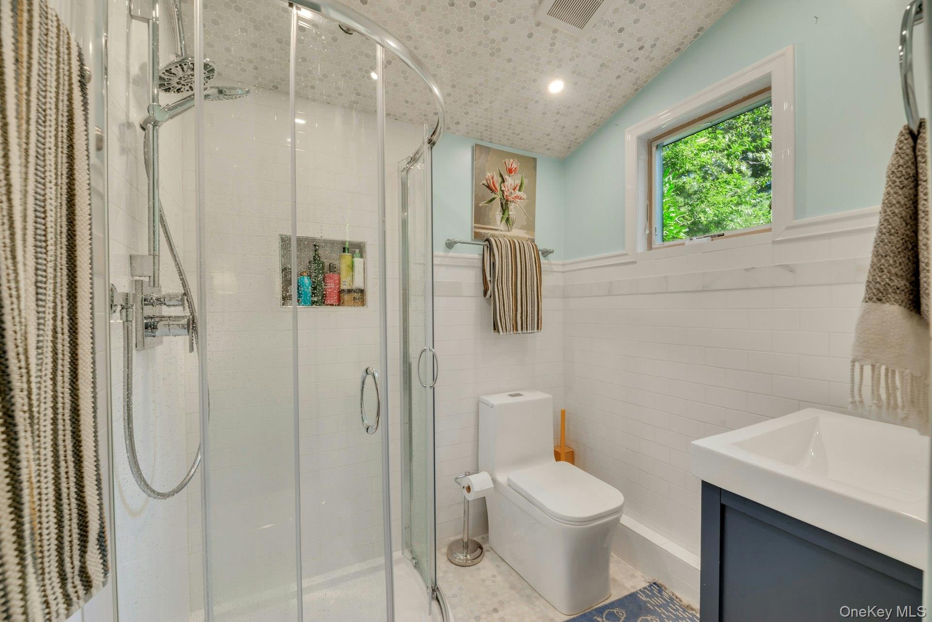 87 Washington Heights Avenue, Hampton Bays, NY 11946