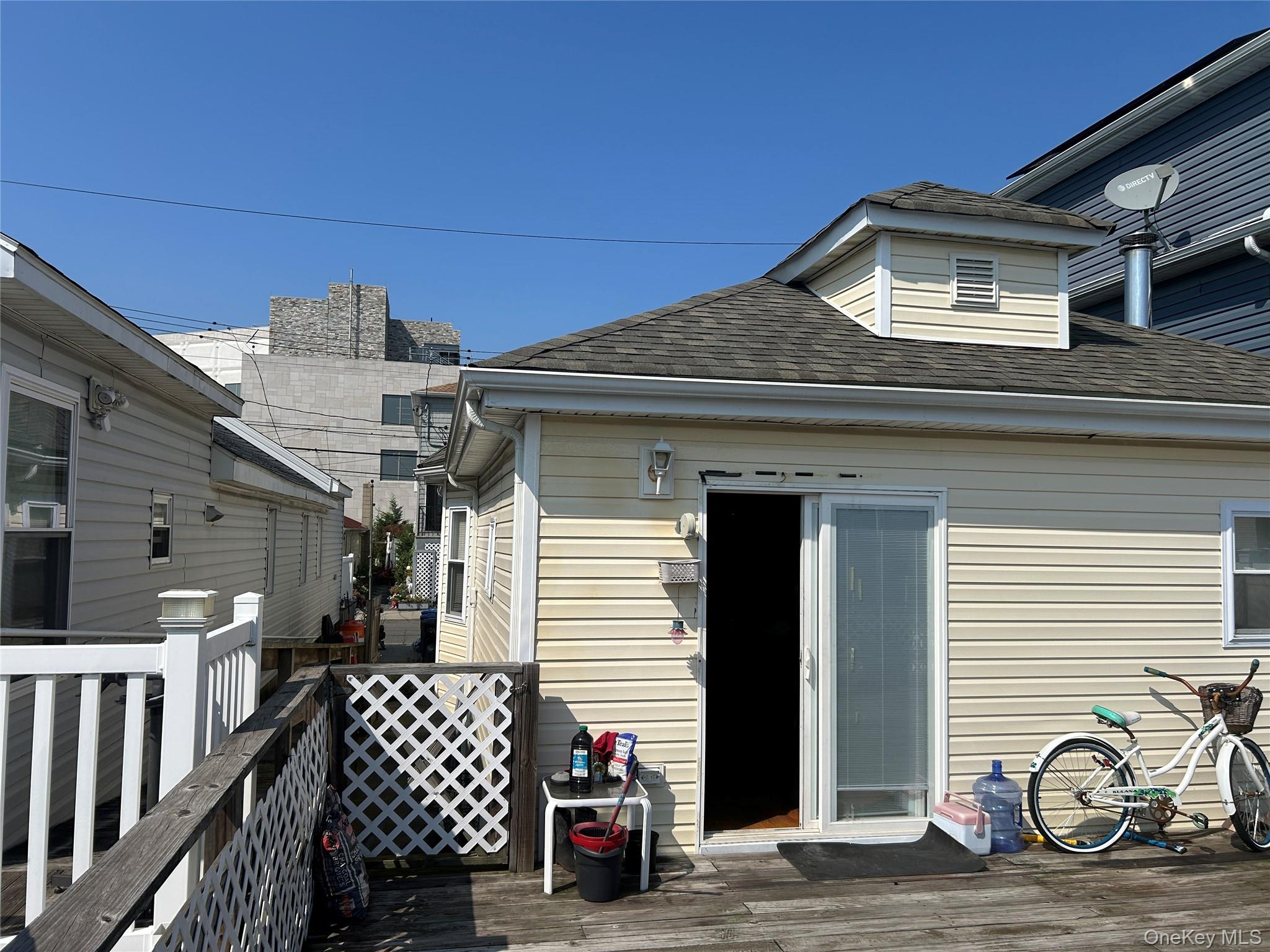 20 W 10th Road, Broad Channel, NY 11693