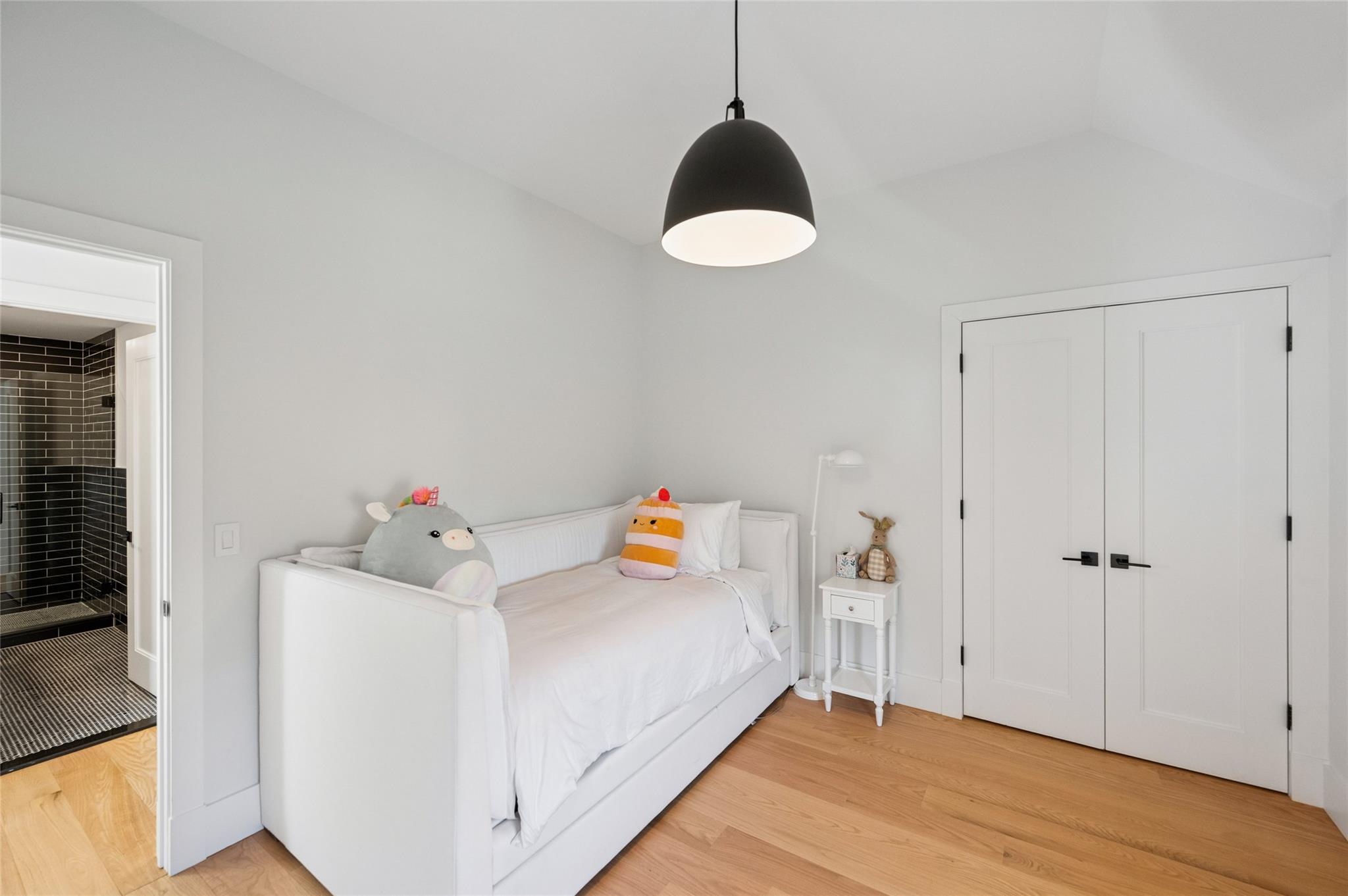 5 Kings Lane, Southampton, NY 11968