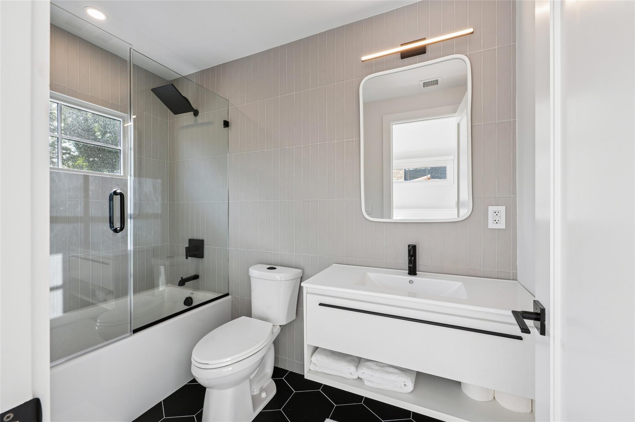 5 Kings Lane, Southampton, NY 11968