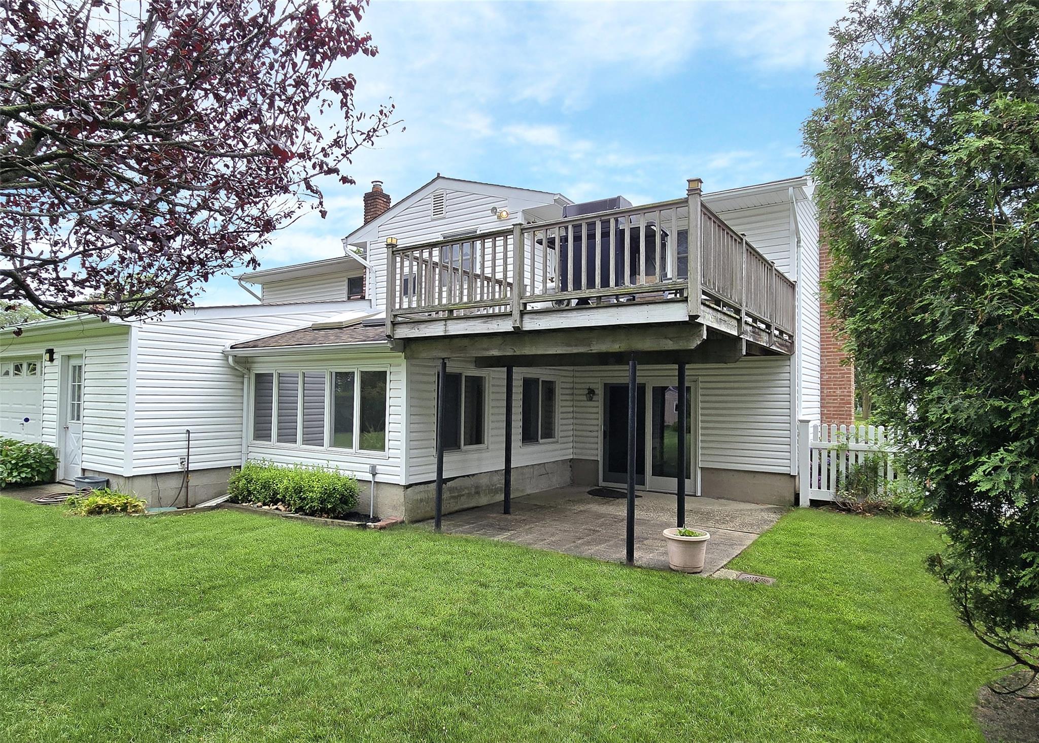 27 Donald Street, Holbrook, NY 11741