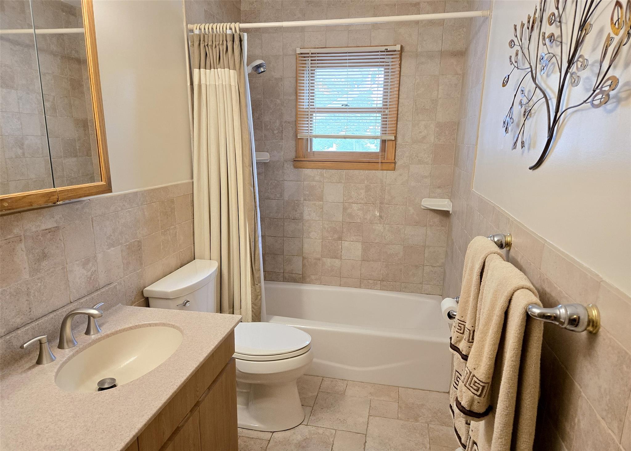 27 Donald Street, Holbrook, NY 11741