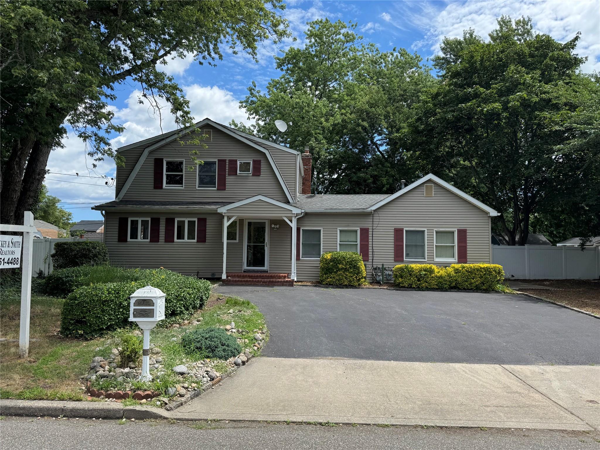 31 Cayuga Avenue, South Setauket, NY 11720