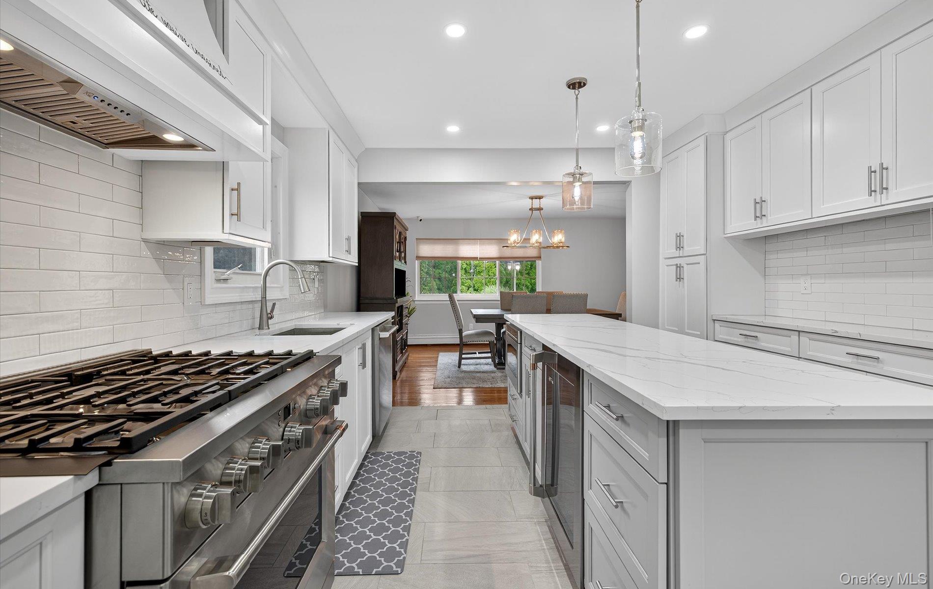 321 Lagoon Drive S, Copiague, NY 11726