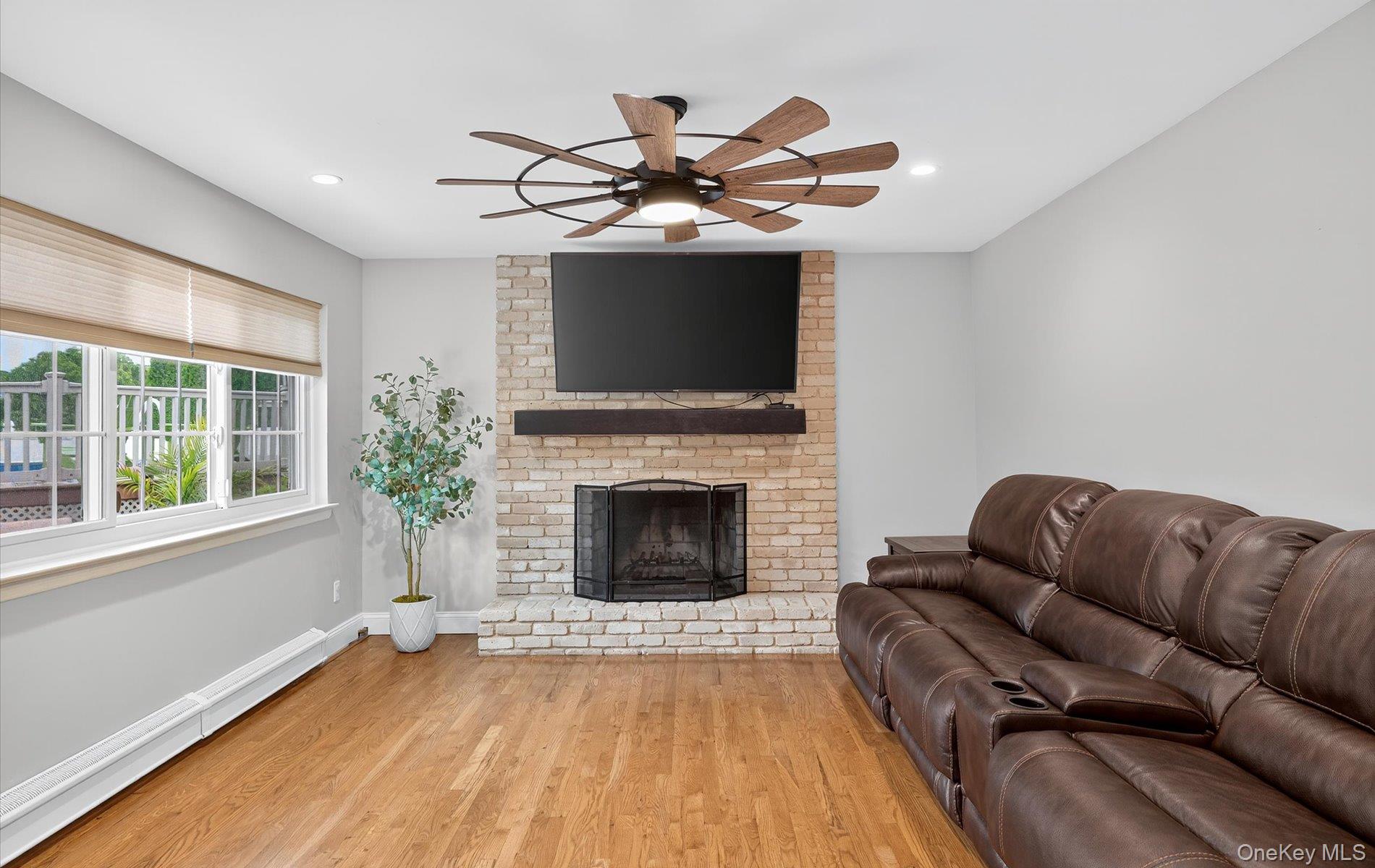 321 Lagoon Drive S, Copiague, NY 11726