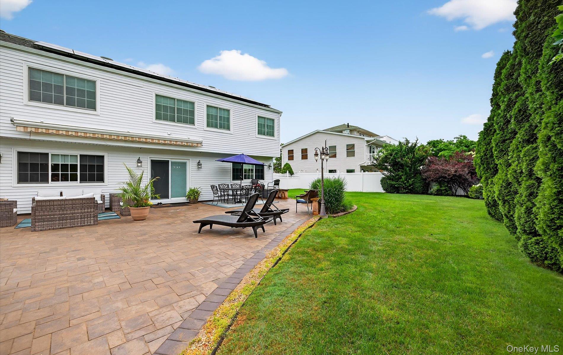 321 Lagoon Drive S, Copiague, NY 11726